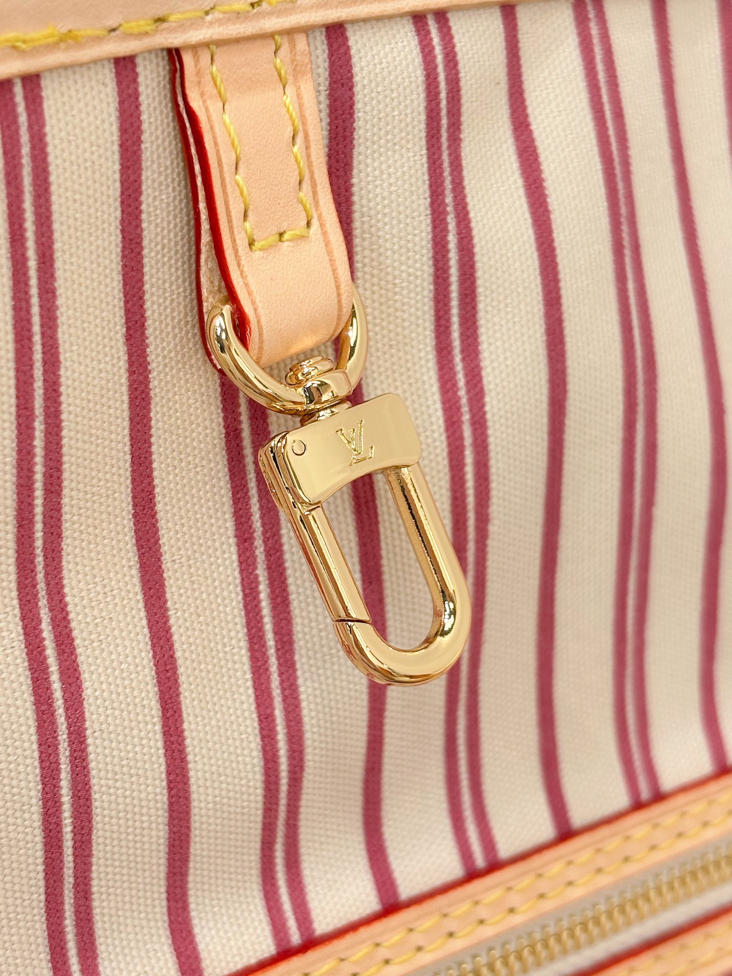 LV M15124 Neverfull Inside Out GM