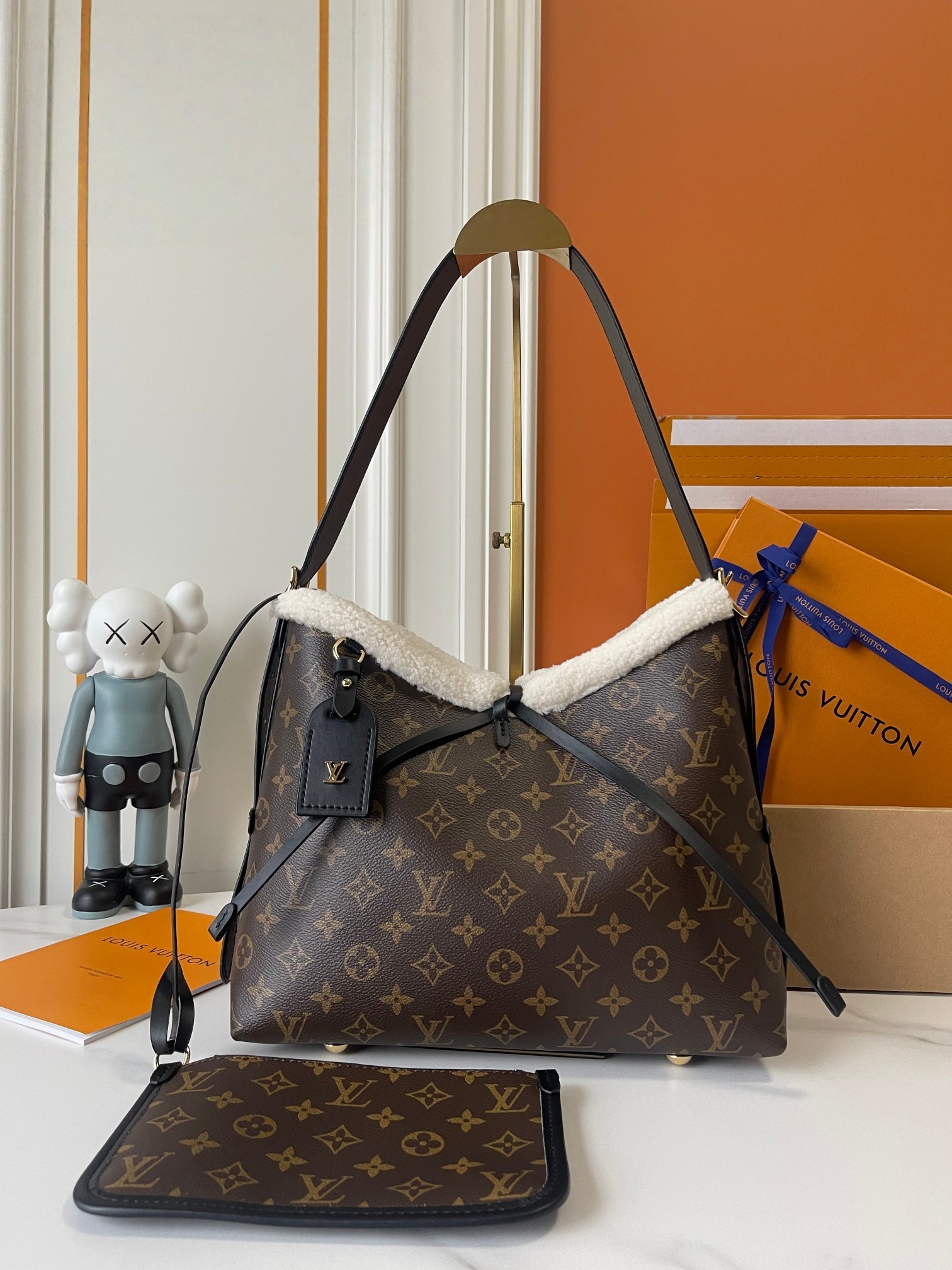 LOUIS VUITTON CarryAII MM Handbag