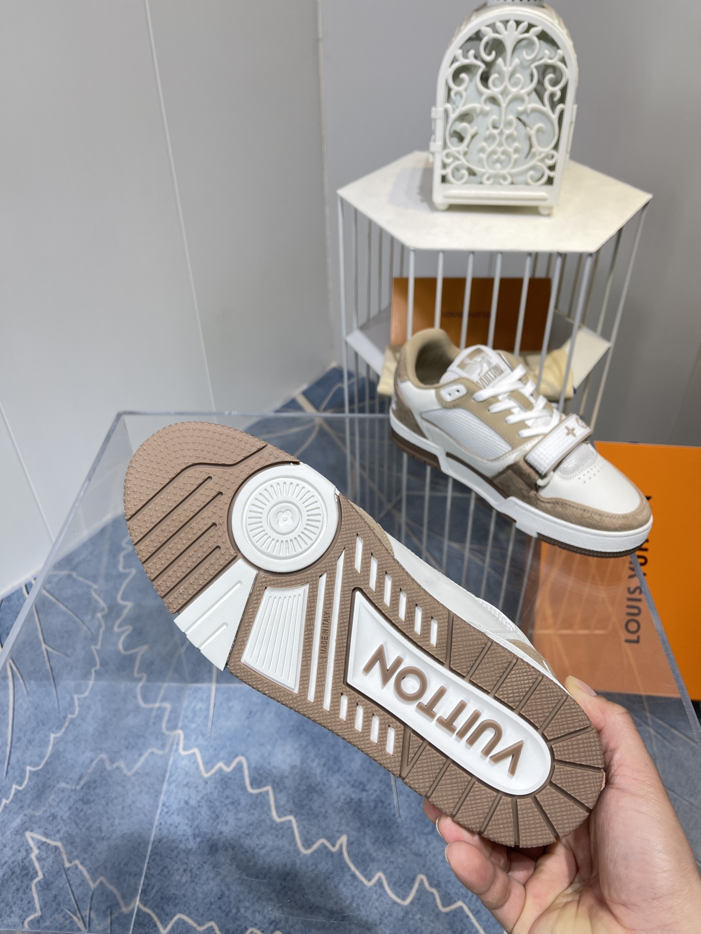 LOUIS VUITTON 1A9ZBW LV TRAINER