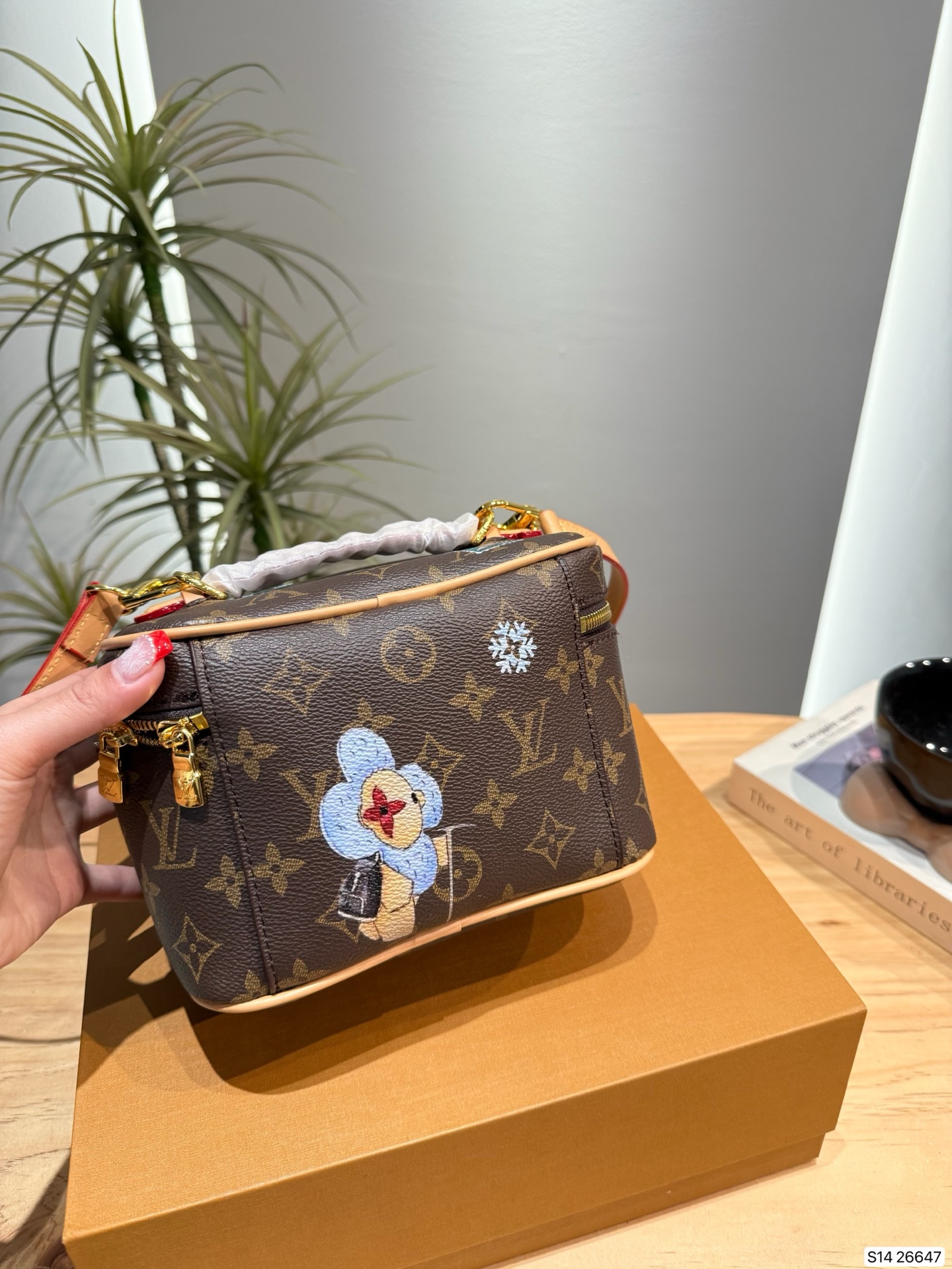 LOUIS VUITTON M26647 Nice Mini