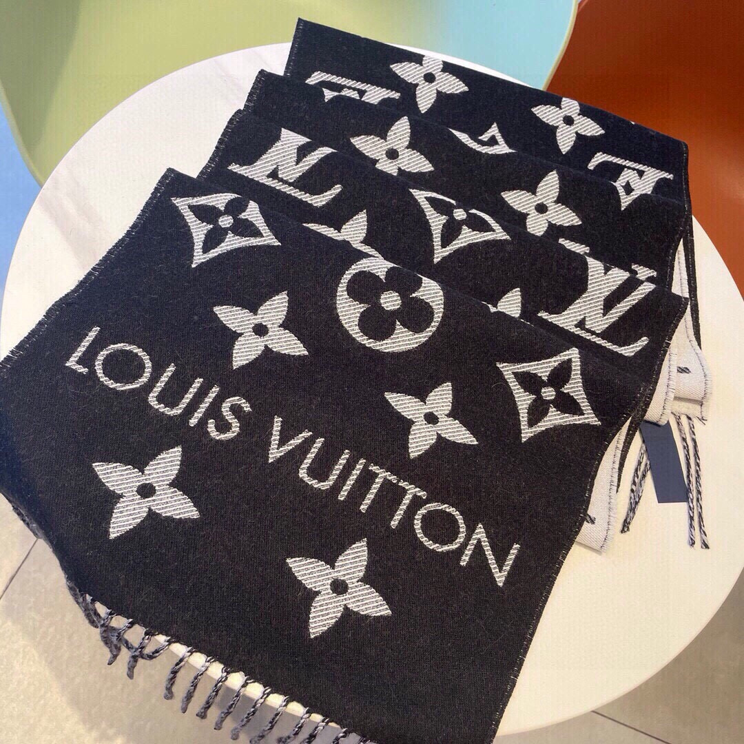 LOUIS VUITTON M77853 LV Essential scarf
