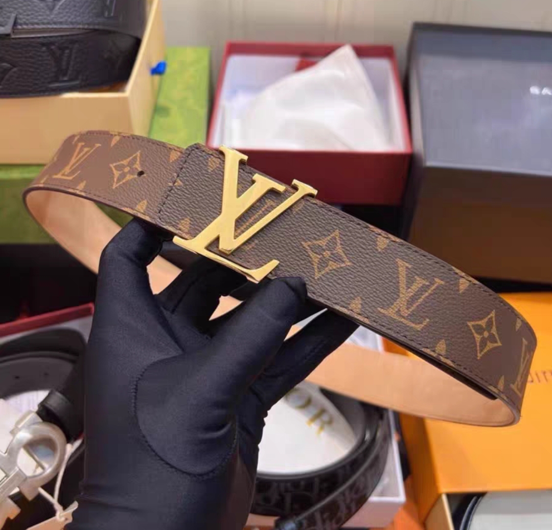 Louis Vuitton M0645W Monogram LV Initiales 30mm Reversible Belt