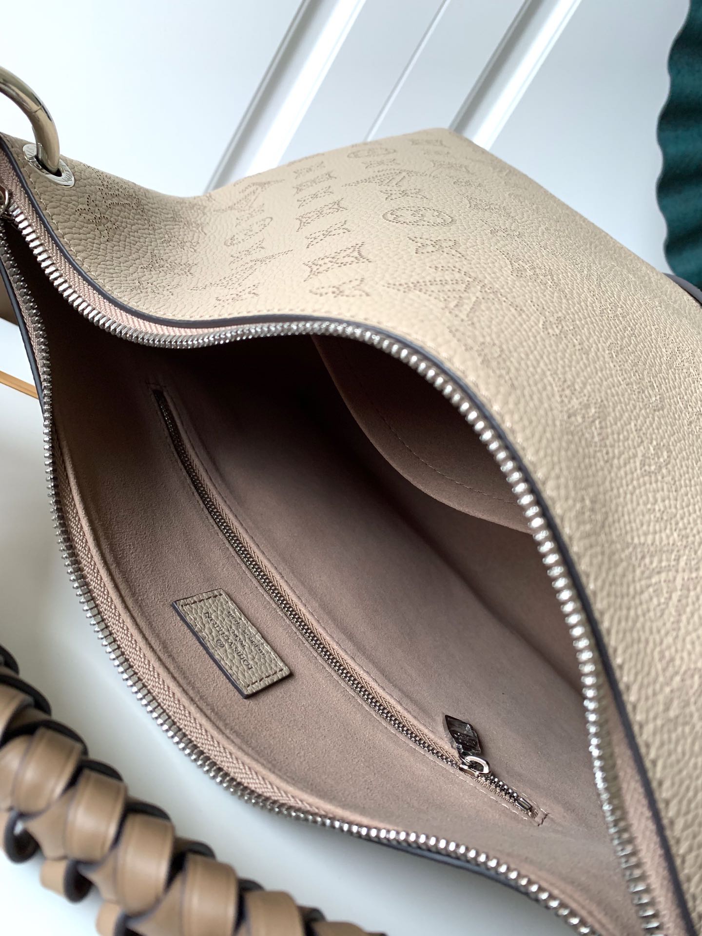Louis Vuitton M56084 Beaubourg Hobo MM