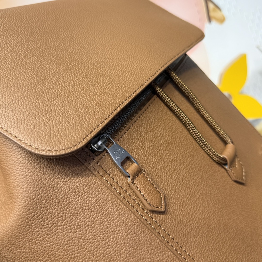 LV M26023 Fastline Backpack