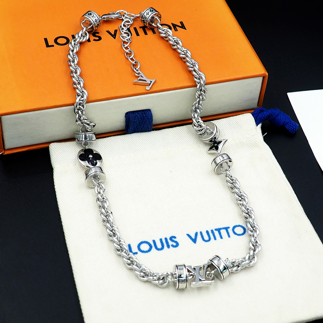 LOUIS VUITTON Wire Necklace