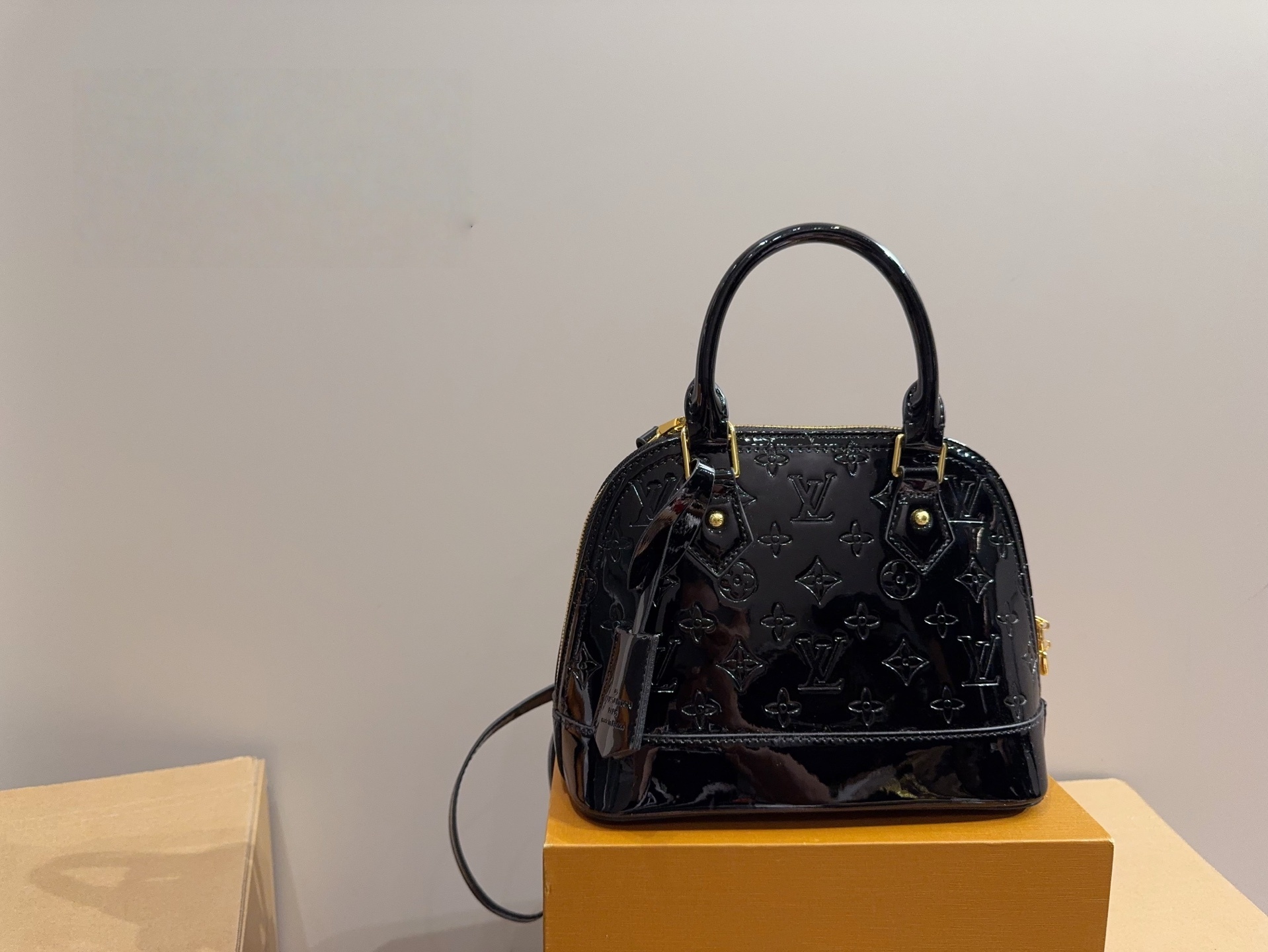 LOUIS VUITTON Monogram Vernis Alma BB Hand Shoulder Bag M90063 -gold