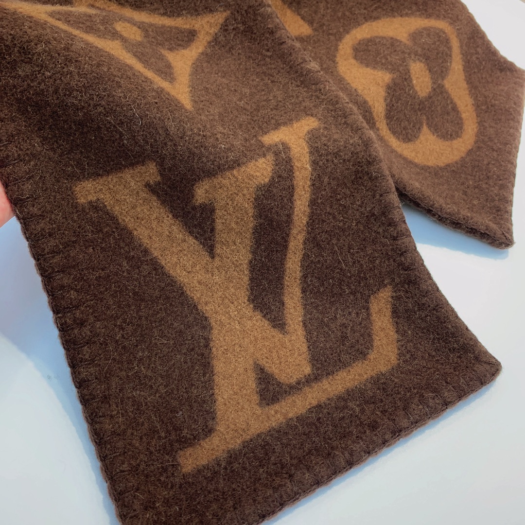 LOUIS VUITTON Cashmere Scarf