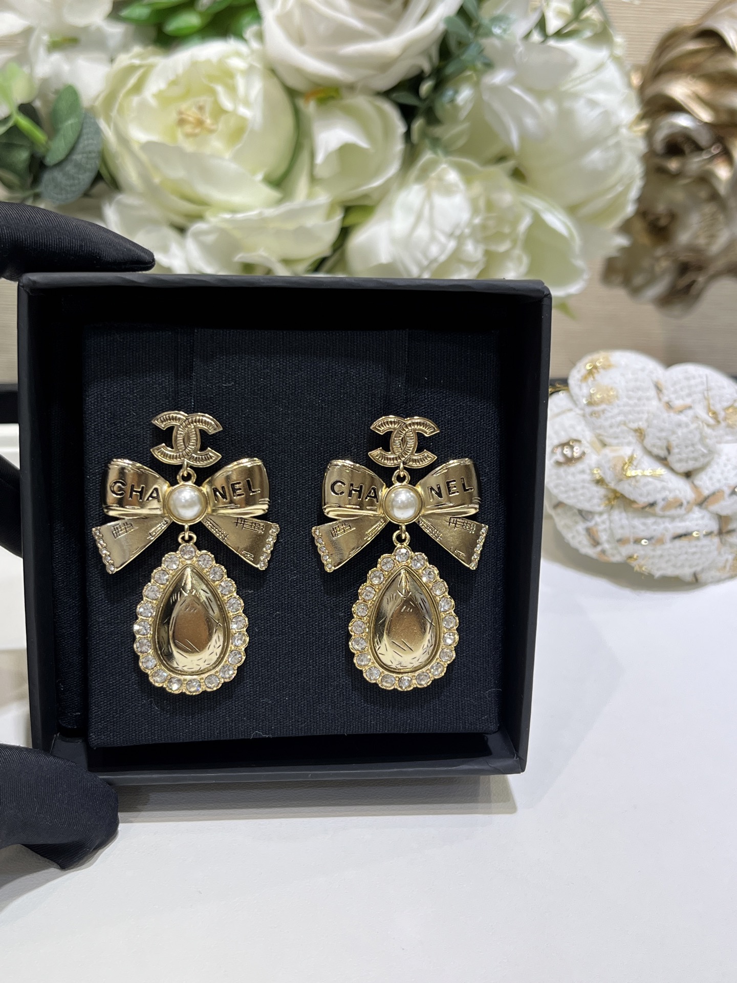 CHANEL Pendant Earrings Metal, Glass Pearls & Diamantés Gold, Pearly White & Crystal
