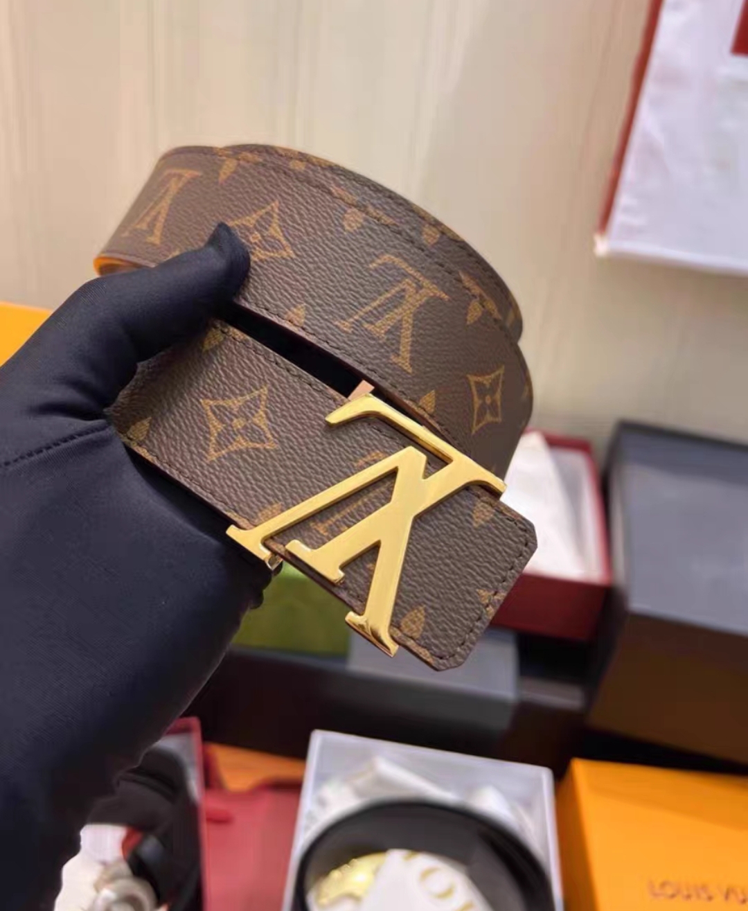 Louis Vuitton M0645W Monogram LV Initiales 30mm Reversible Belt