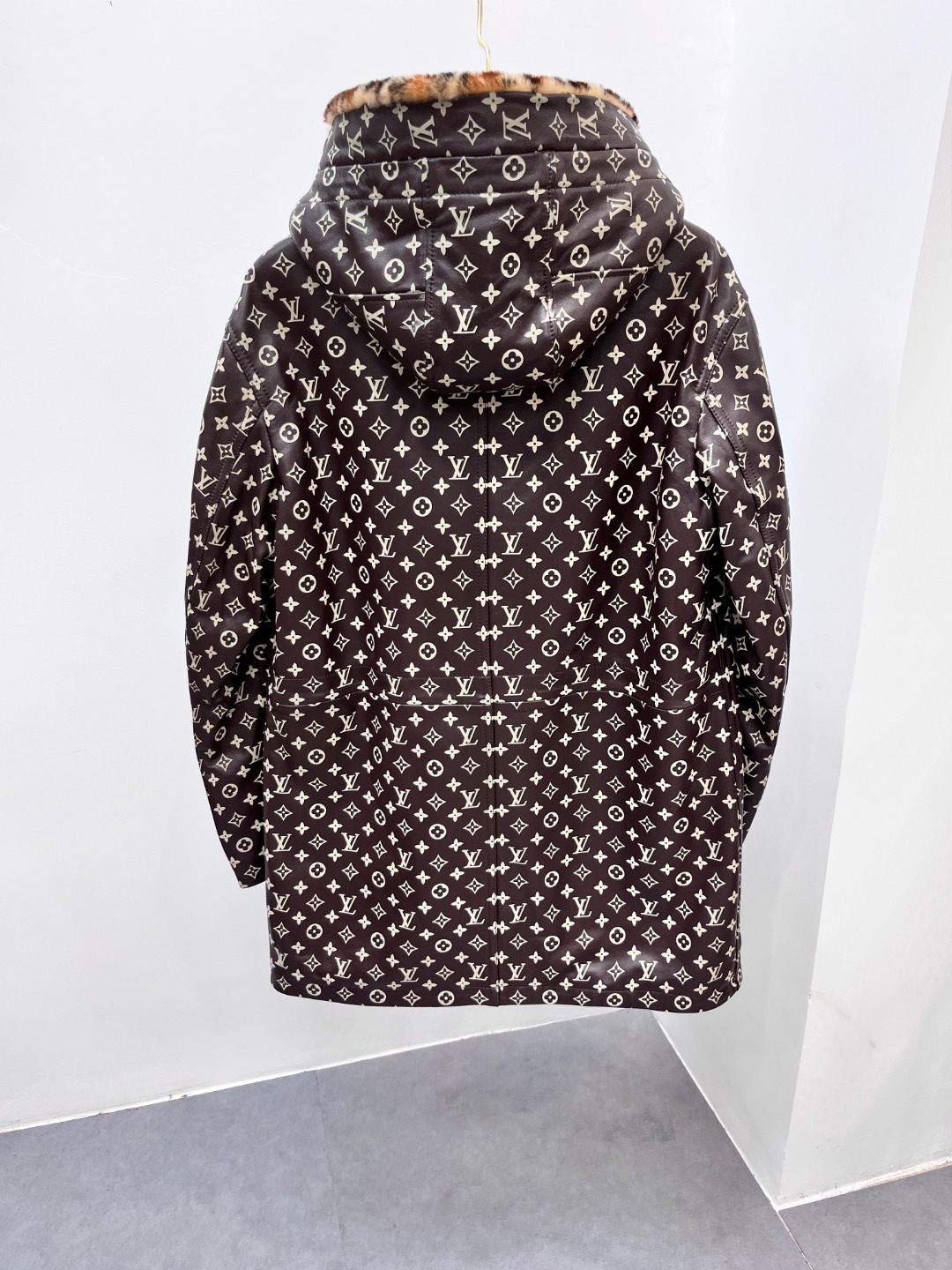 LV 1AIMZ0 Monogram Leather Parkaleopard