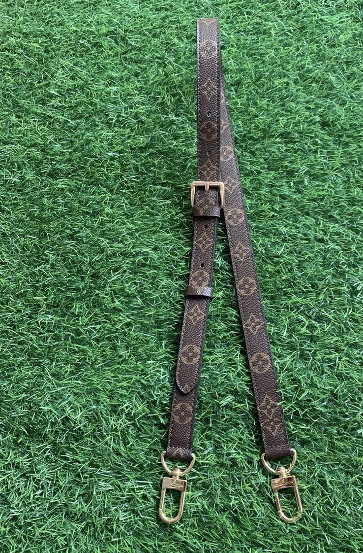LV adjustable black shoulder strap