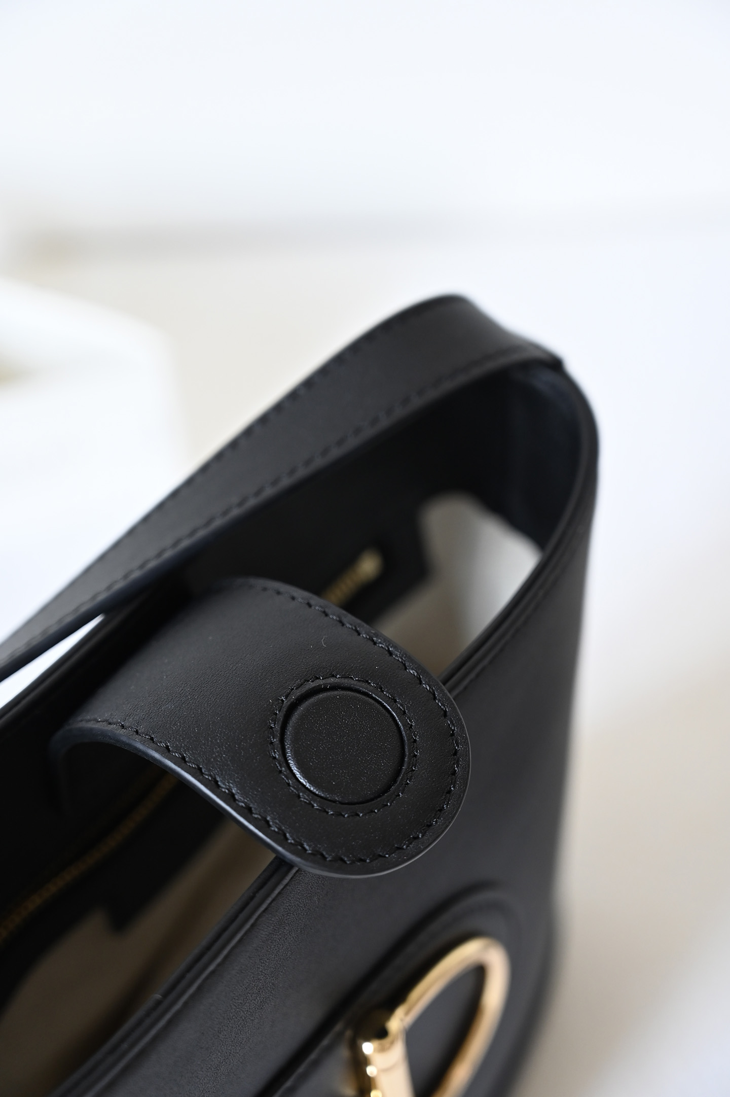 Gucci small bucket bag in black leather