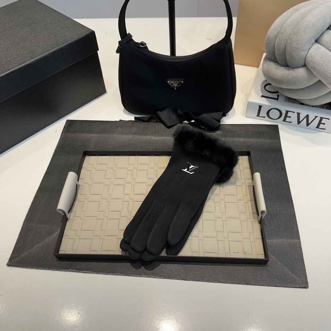 Louis Vuitton Wool Gloves