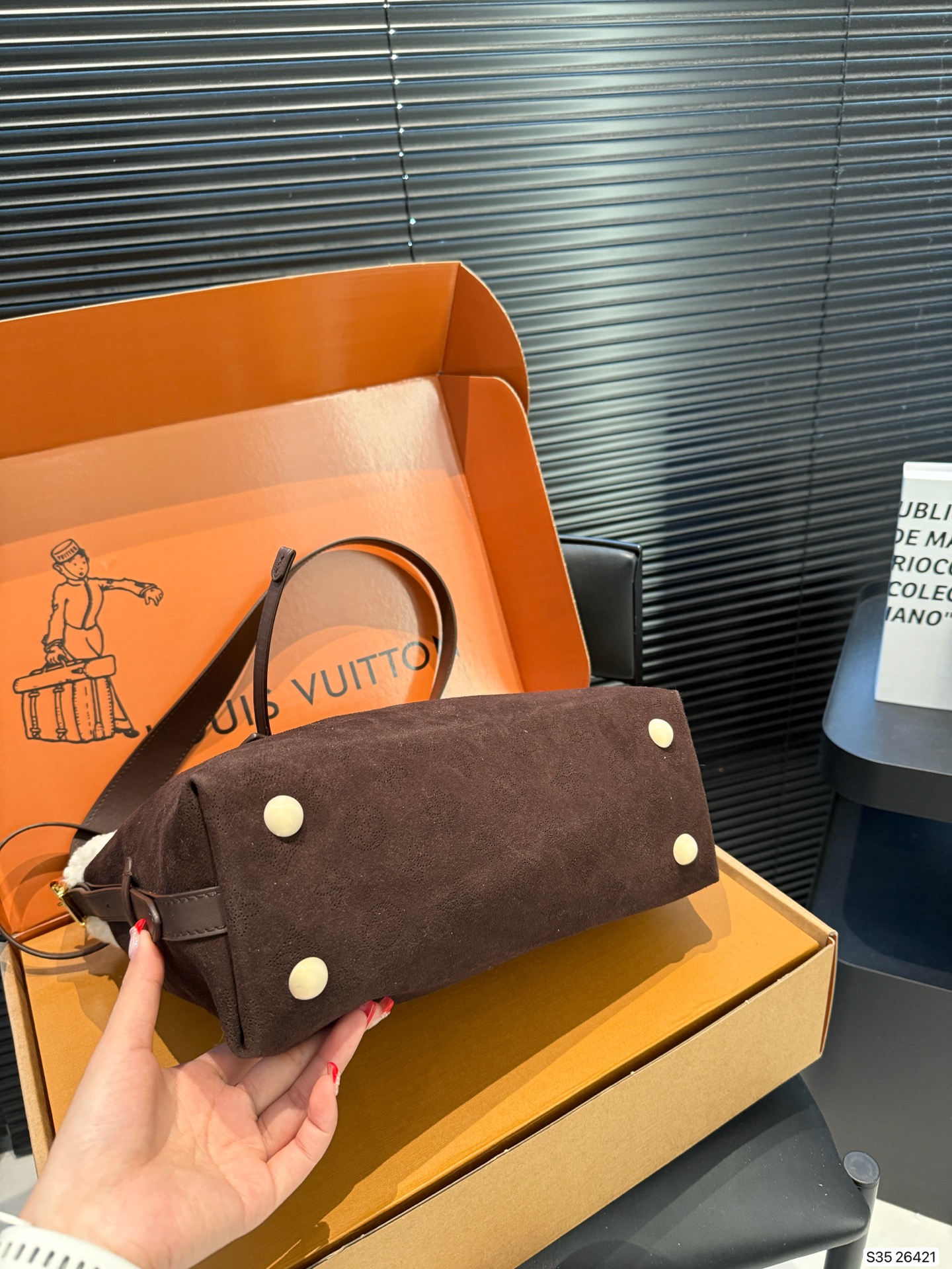 LOUIS VUITTON M26421 CarryAll PM