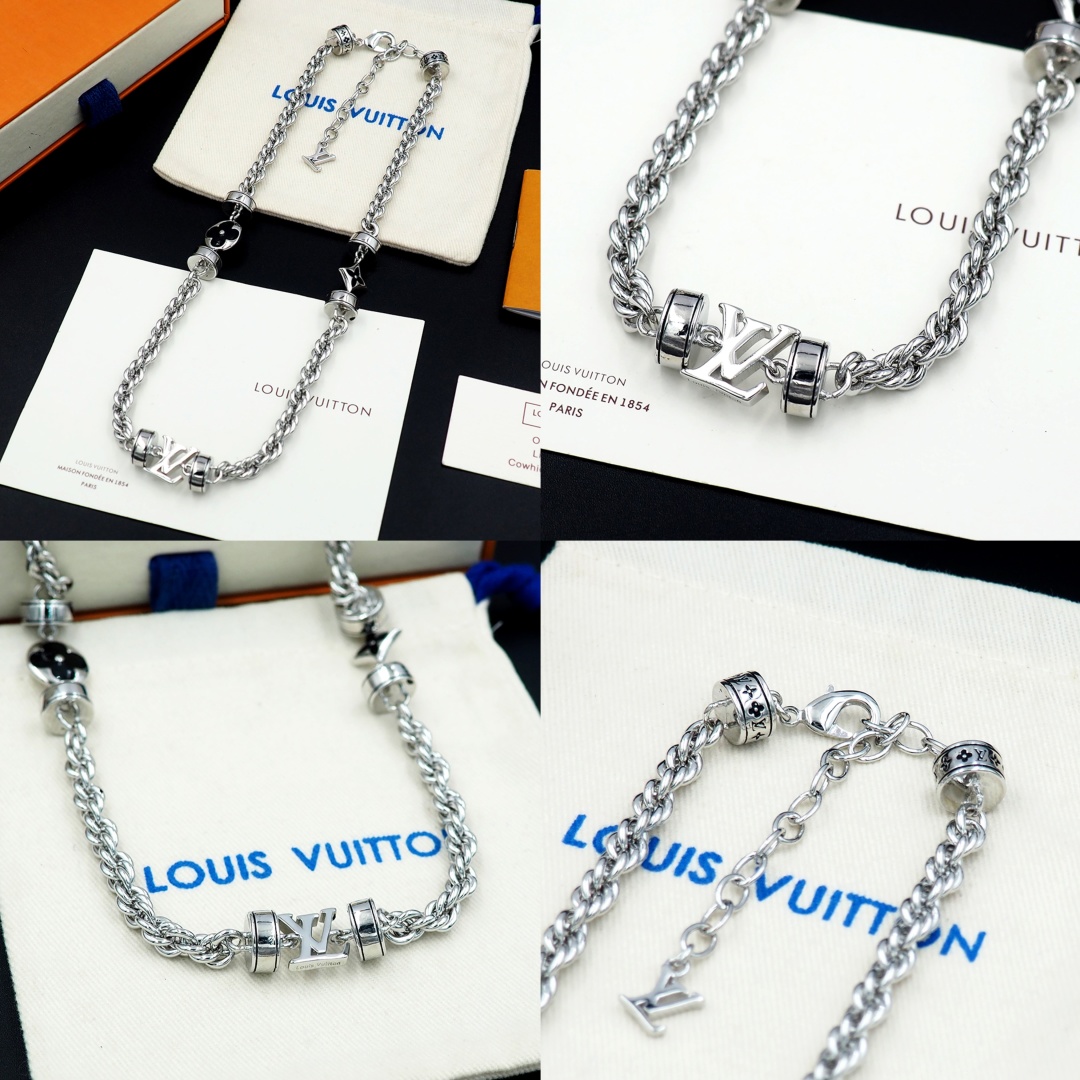 LOUIS VUITTON Wire Necklace