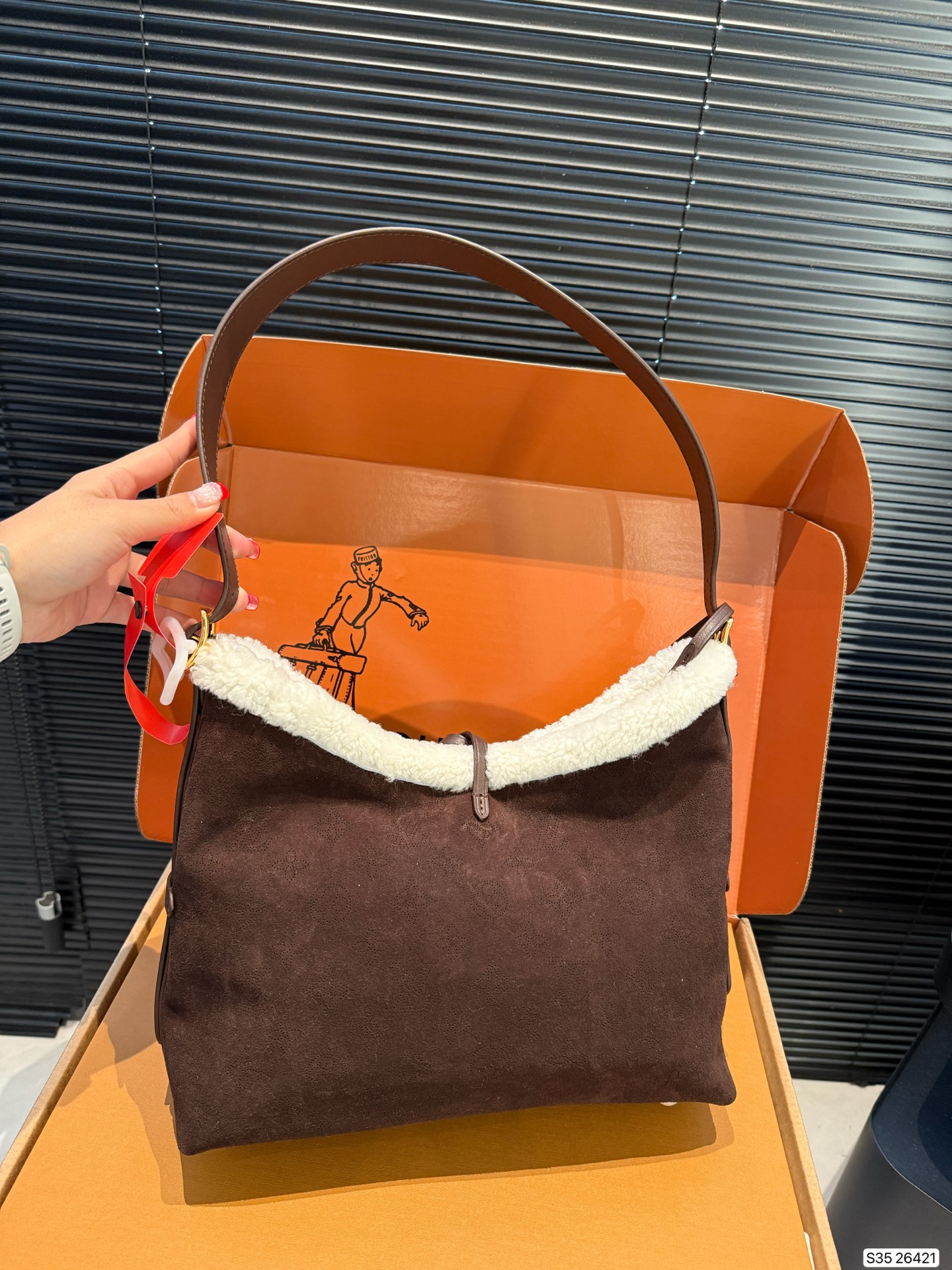 LOUIS VUITTON M26421 CarryAll PM