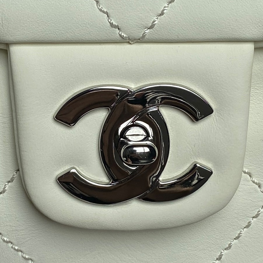 Chanel Vintage Caviar Airport Bag white