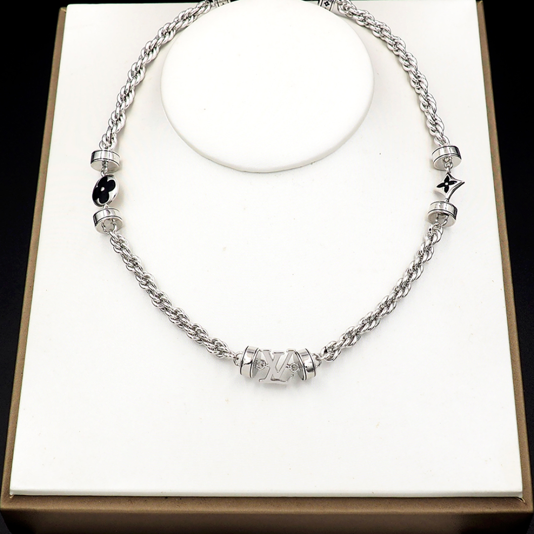 LOUIS VUITTON Wire Necklace