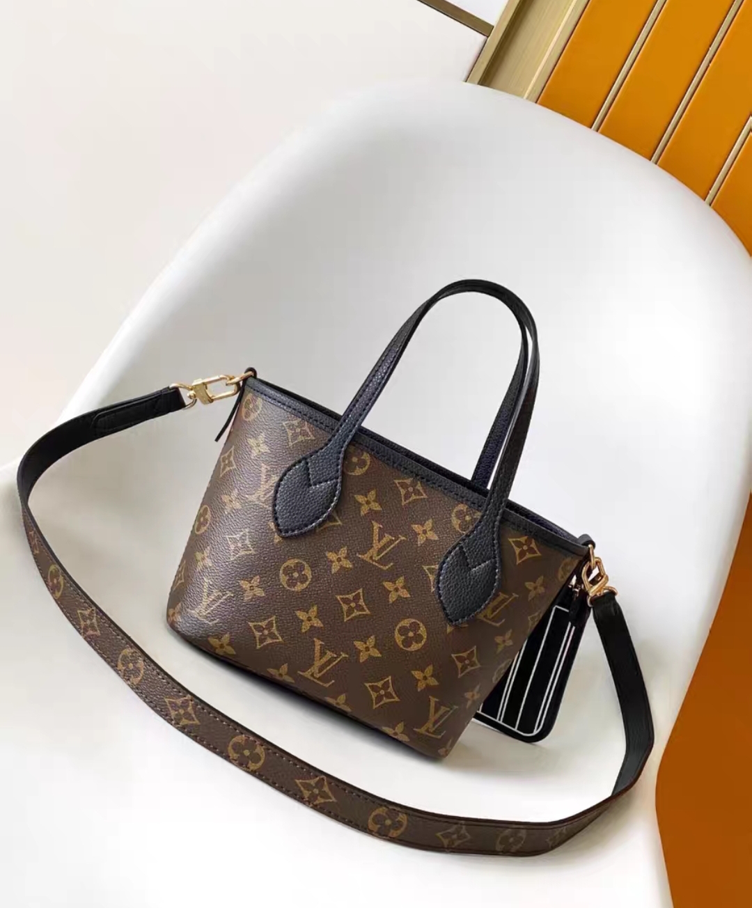 LOUIS VUITTON M12099 New Reversible Neverfull Bandoulière Inside Out