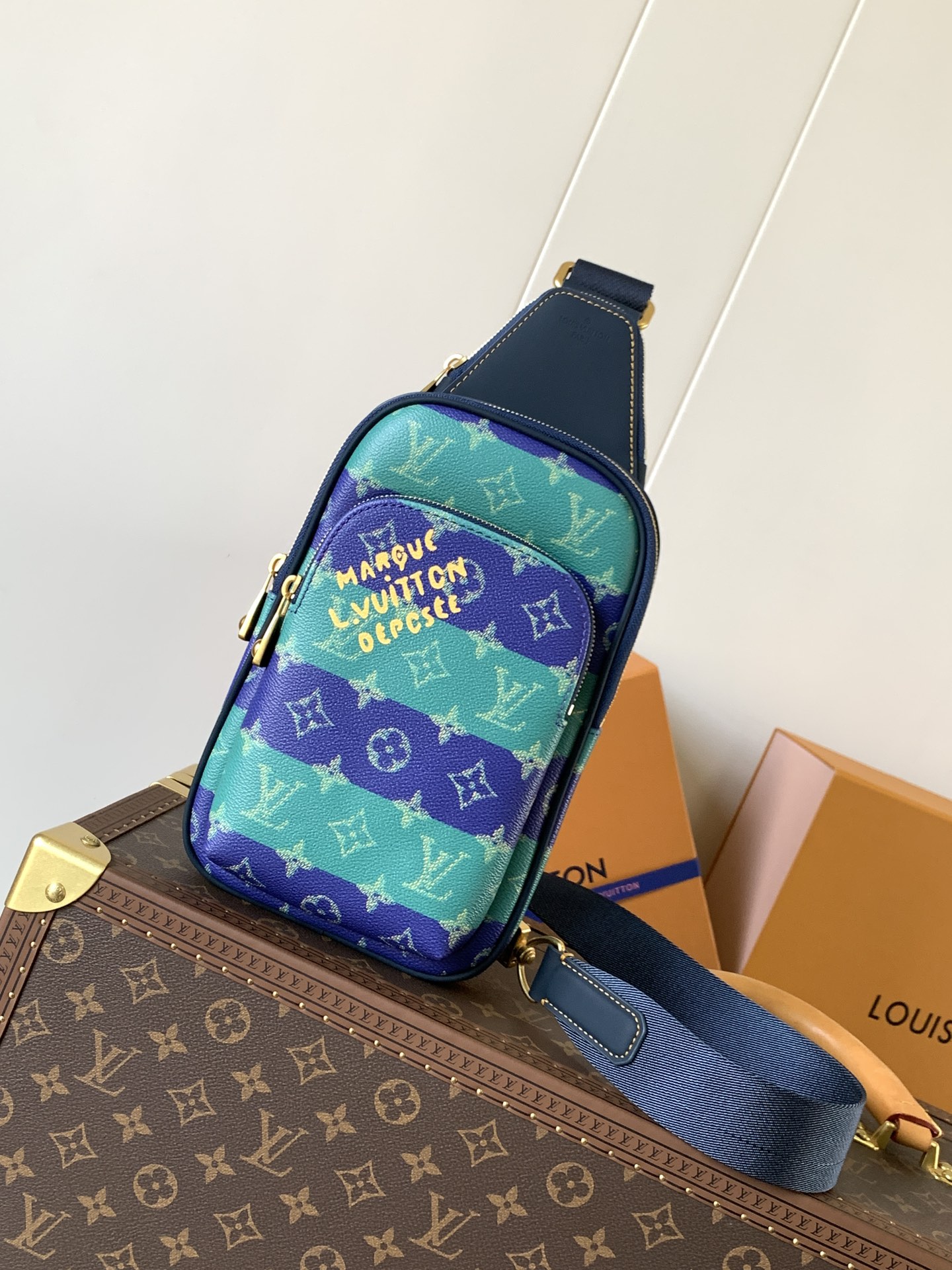 LV M26419 New Avenue Slingbag PM