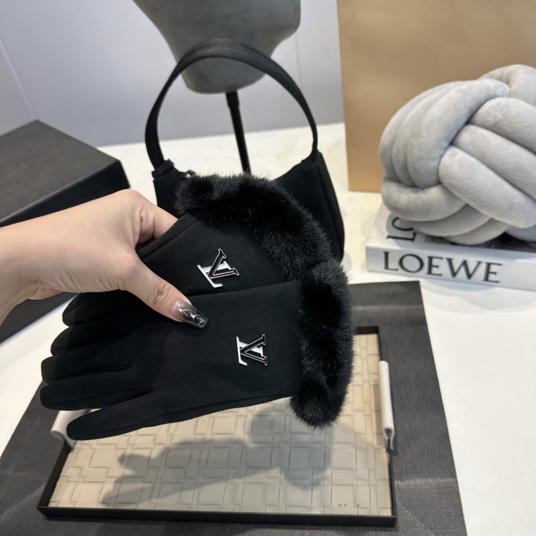 Louis Vuitton Wool Gloves
