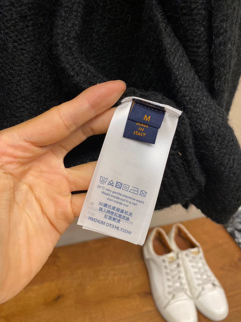 LOUIS VUITTON 1AJBXP Chunky Intarsia Signature Cardigan