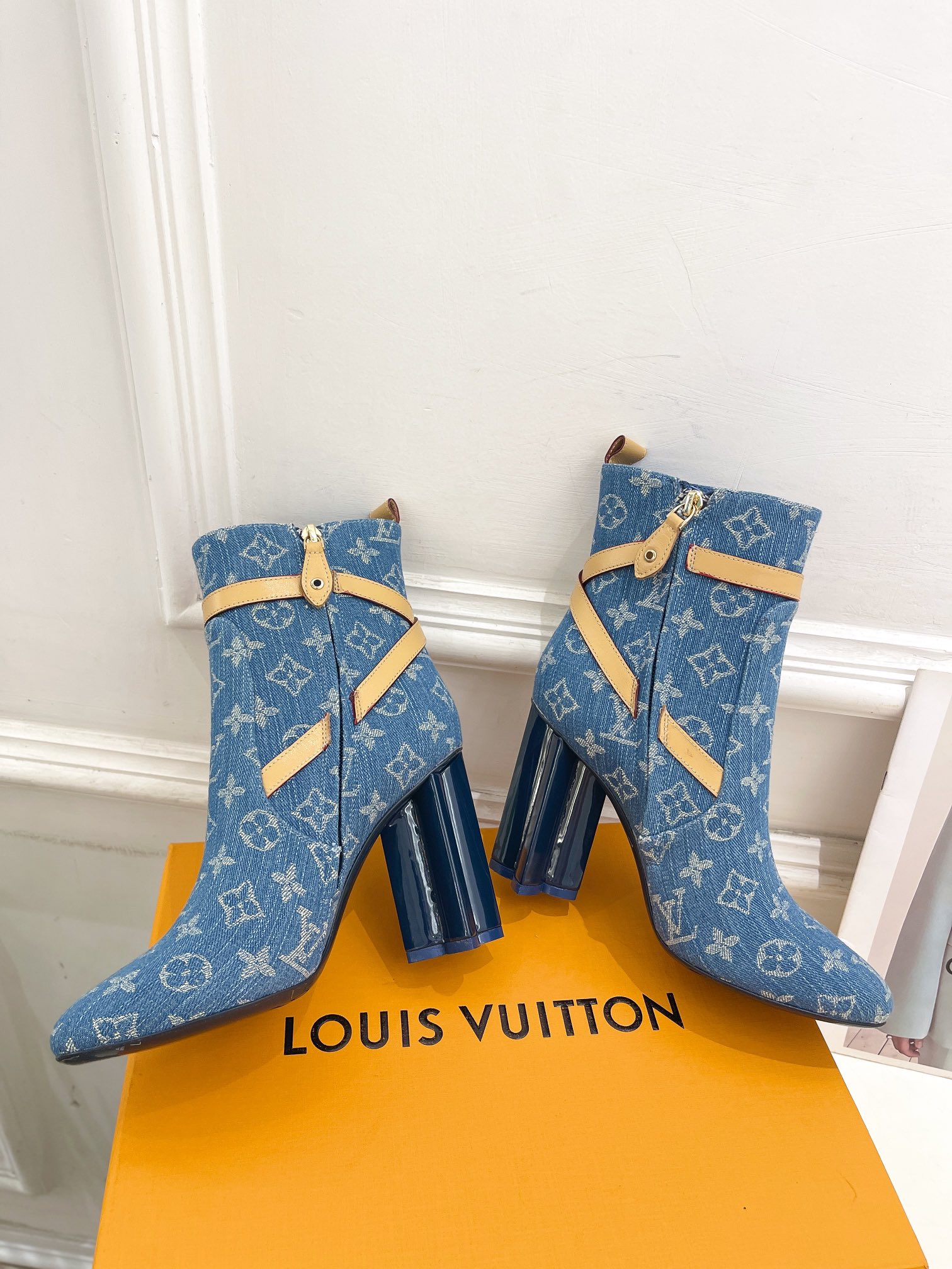 LOUIS VUITTON Silhouette Ankle Boot