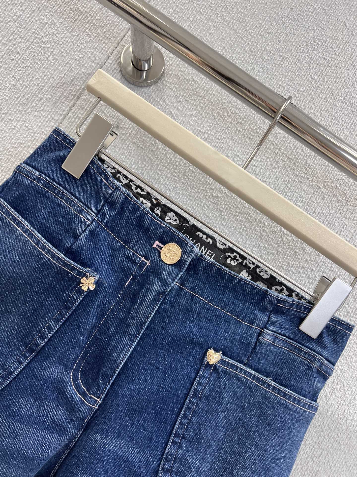 CHANEL Straight-Leg Jeans with Double Pockets