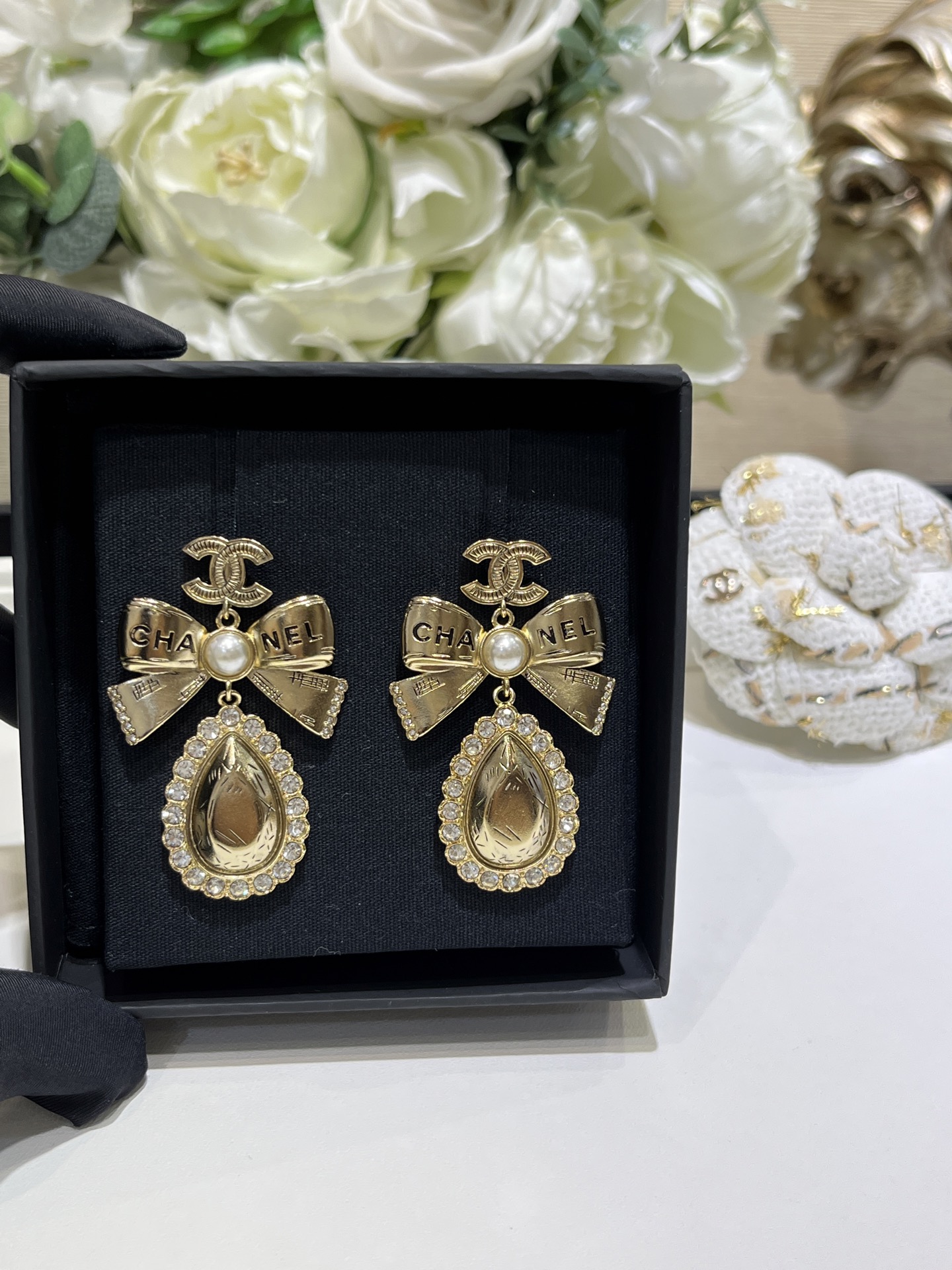 CHANEL Pendant Earrings Metal, Glass Pearls & Diamantés Gold, Pearly White & Crystal