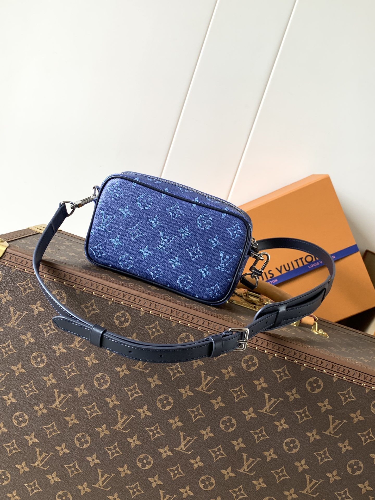 LV M26826 Trocadéro Wearable Wallet