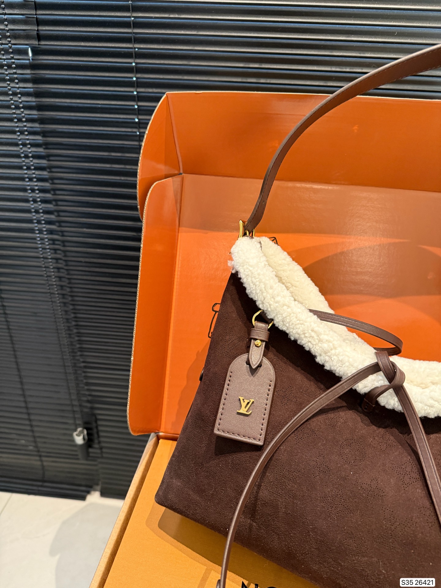 LOUIS VUITTON M26421 CarryAll PM