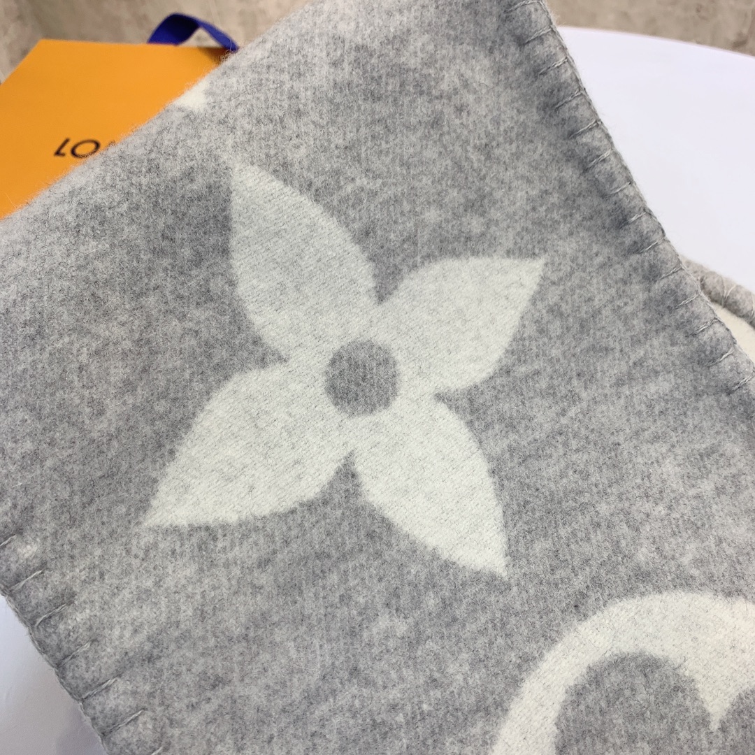 LOUIS VUITTON Cashmere Scarf