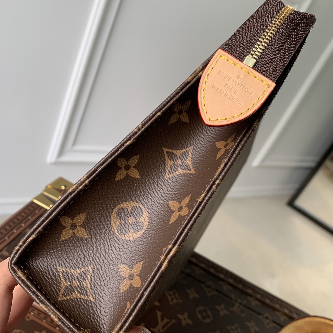 LOUIS VUITTON M47195 CUSTOMIZABLE Trio Toilet Pouch