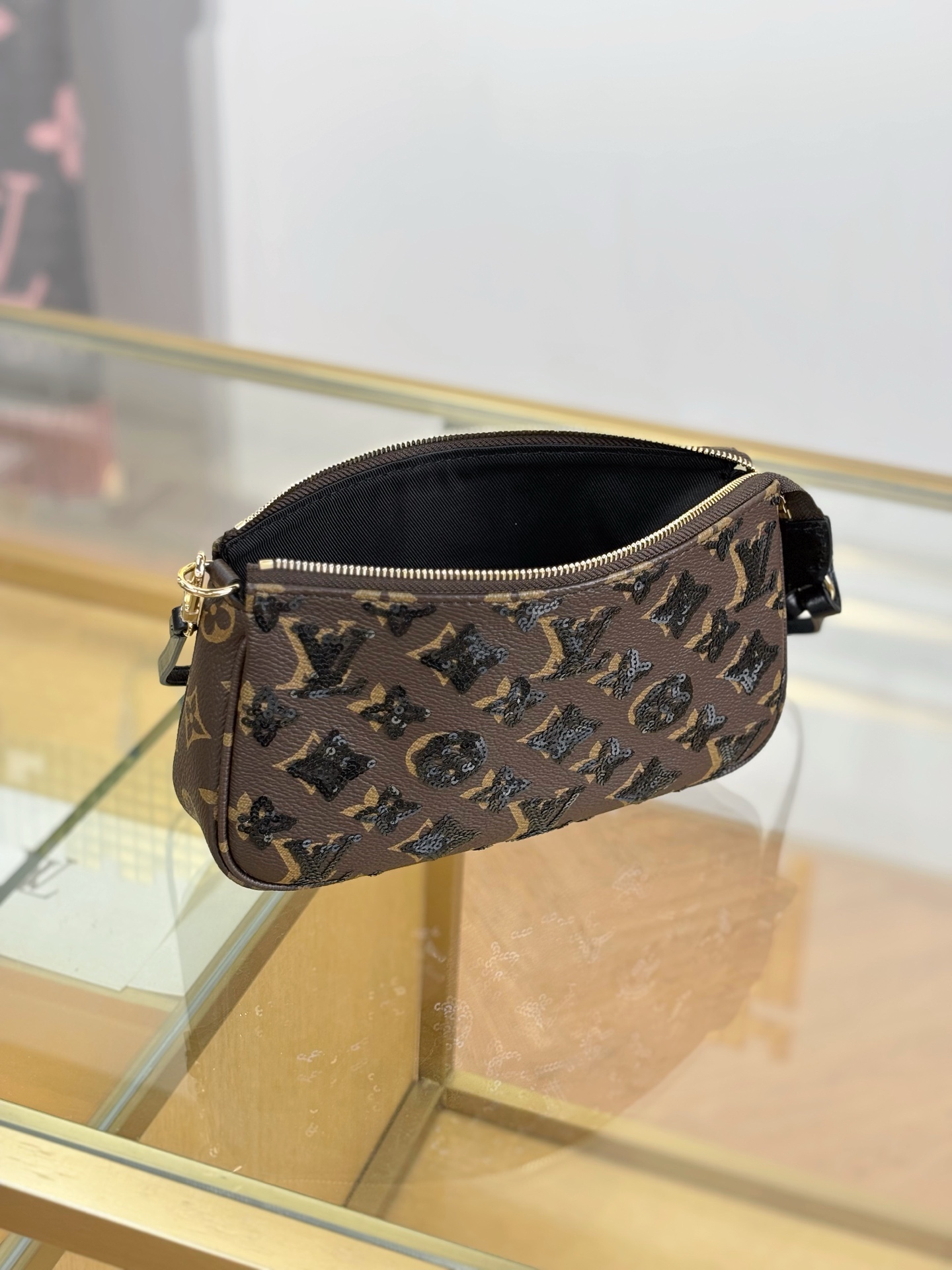 LV M26473 Pochette Accessoires