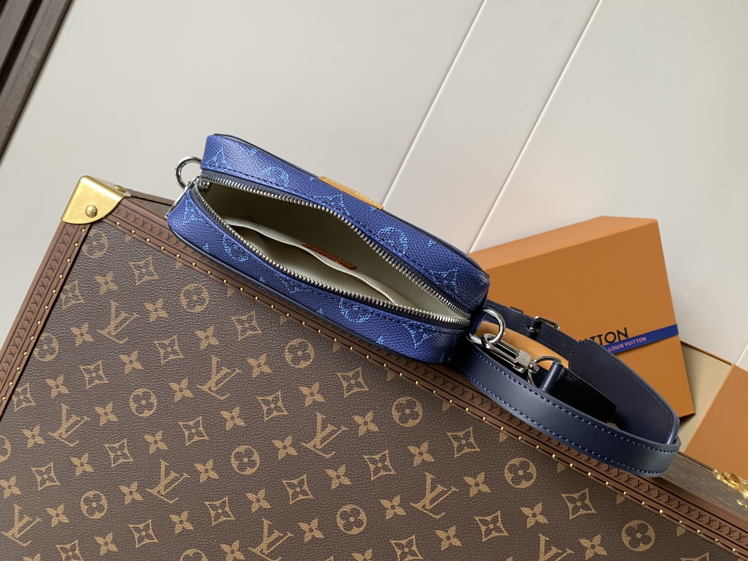LV M26826 Trocadéro Wearable Wallet