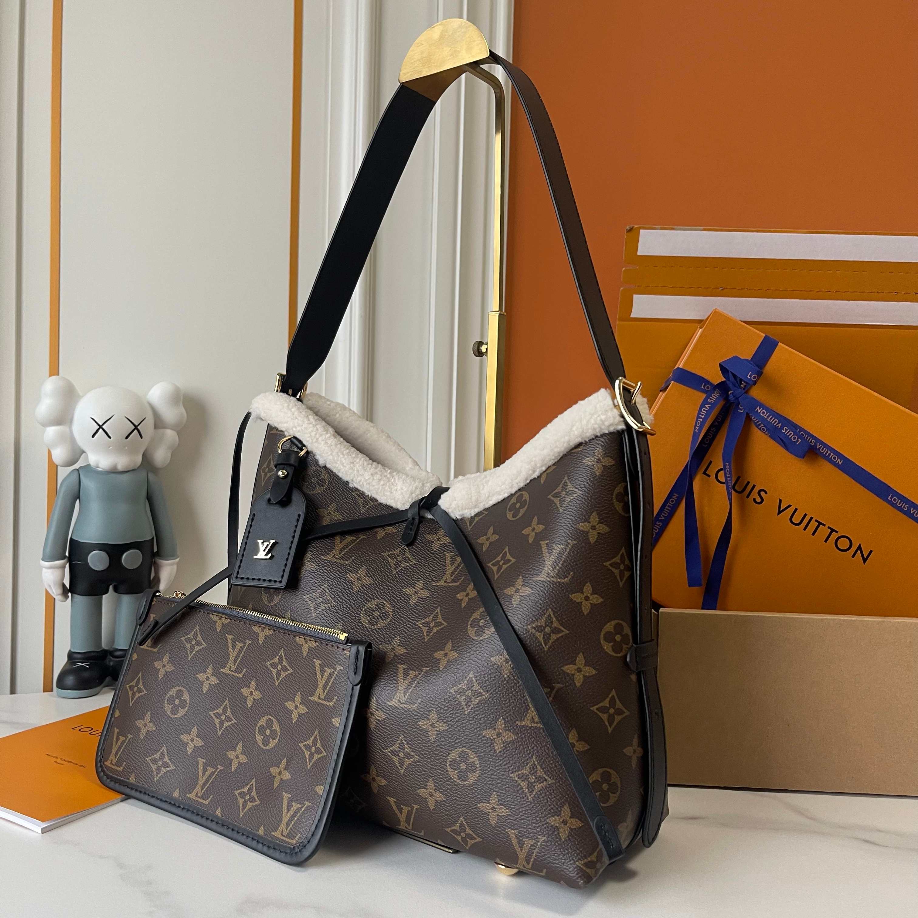 LOUIS VUITTON CarryAII MM Handbag