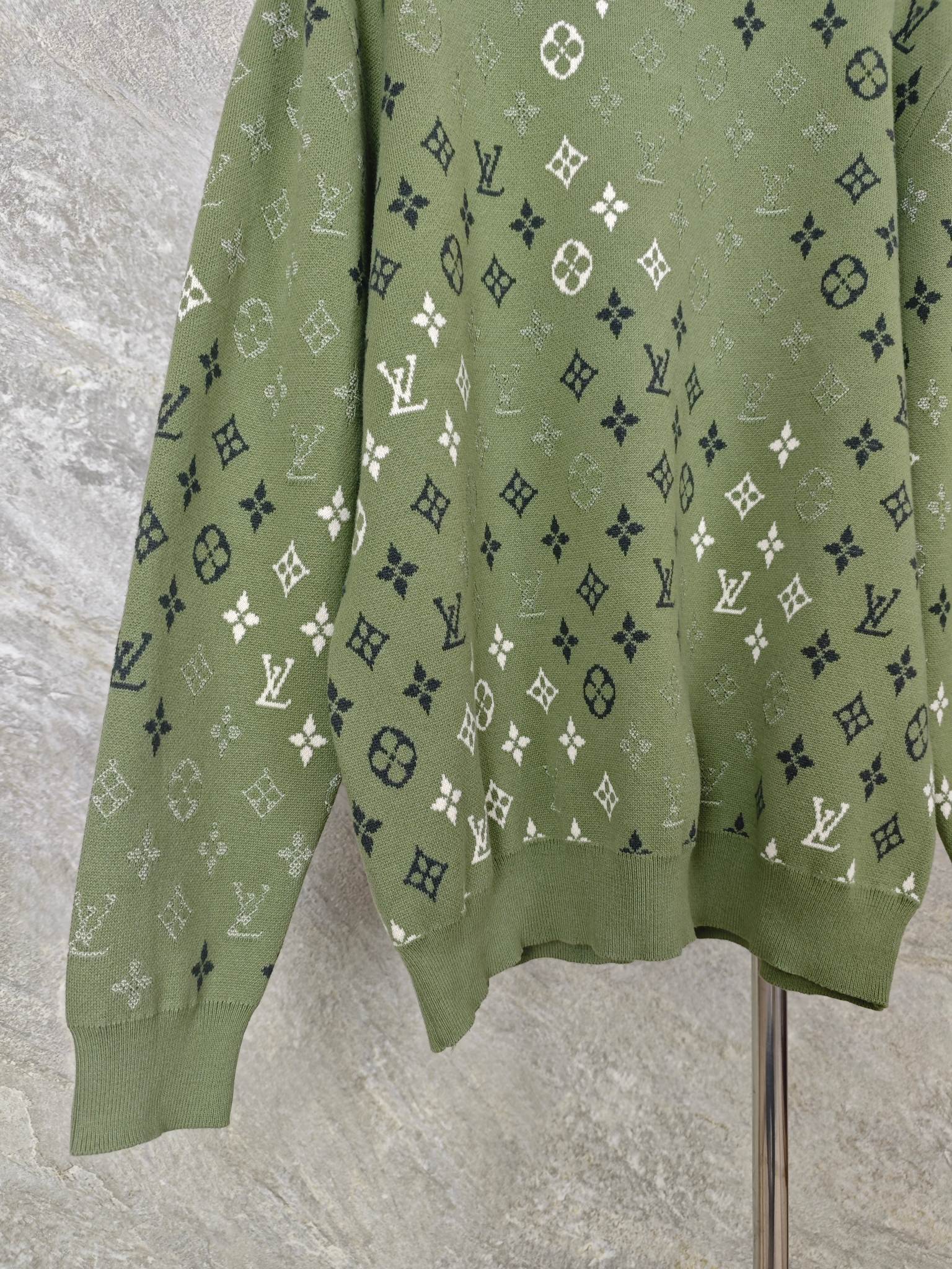 LV 1AJBTL Nouveau Pull Monogram