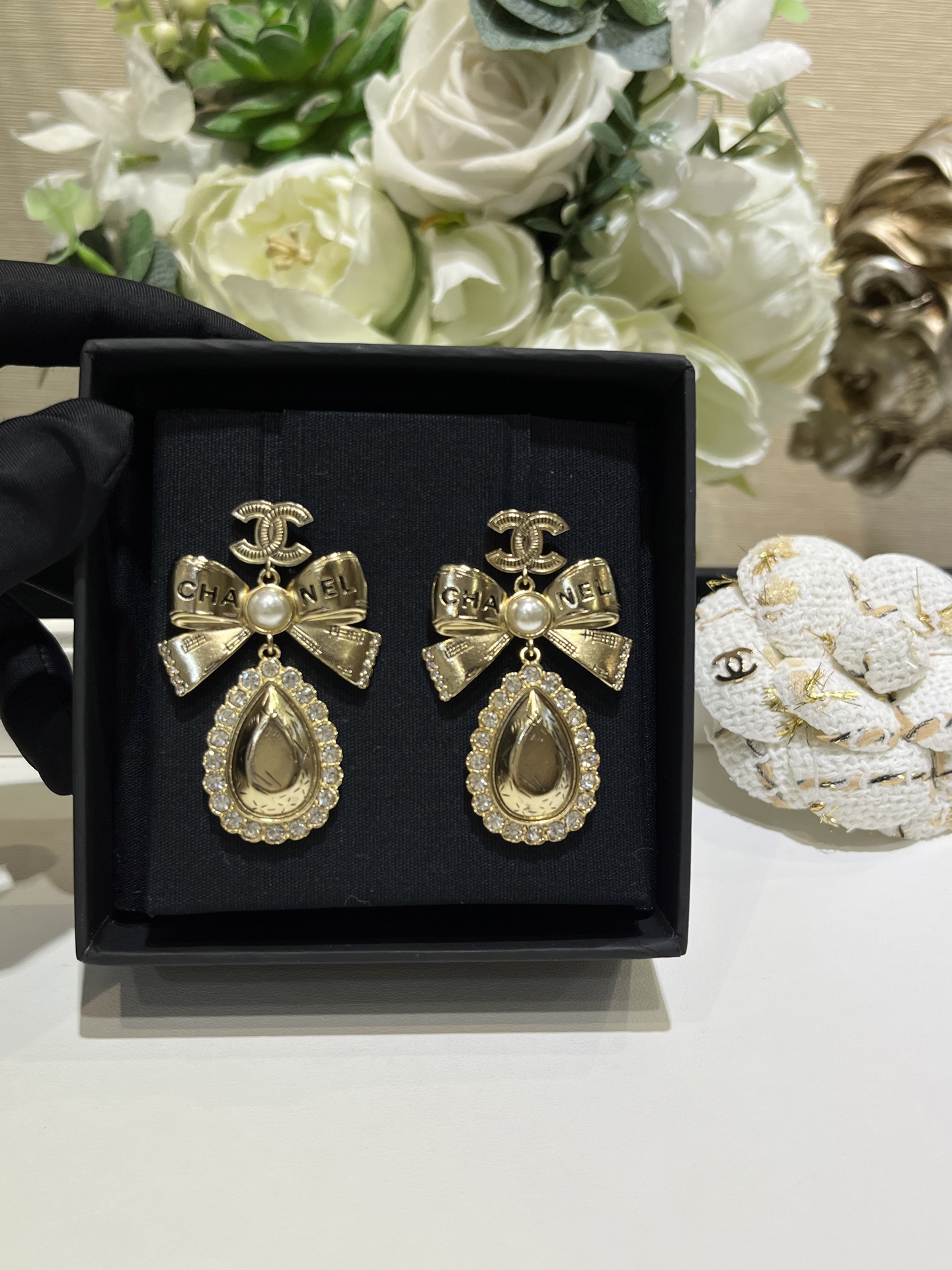 CHANEL Pendant Earrings Metal, Glass Pearls & Diamantés Gold, Pearly White & Crystal