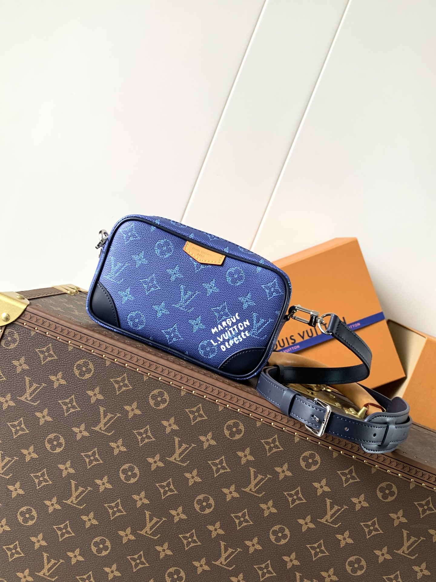 LV M26826 Trocadéro Wearable Wallet