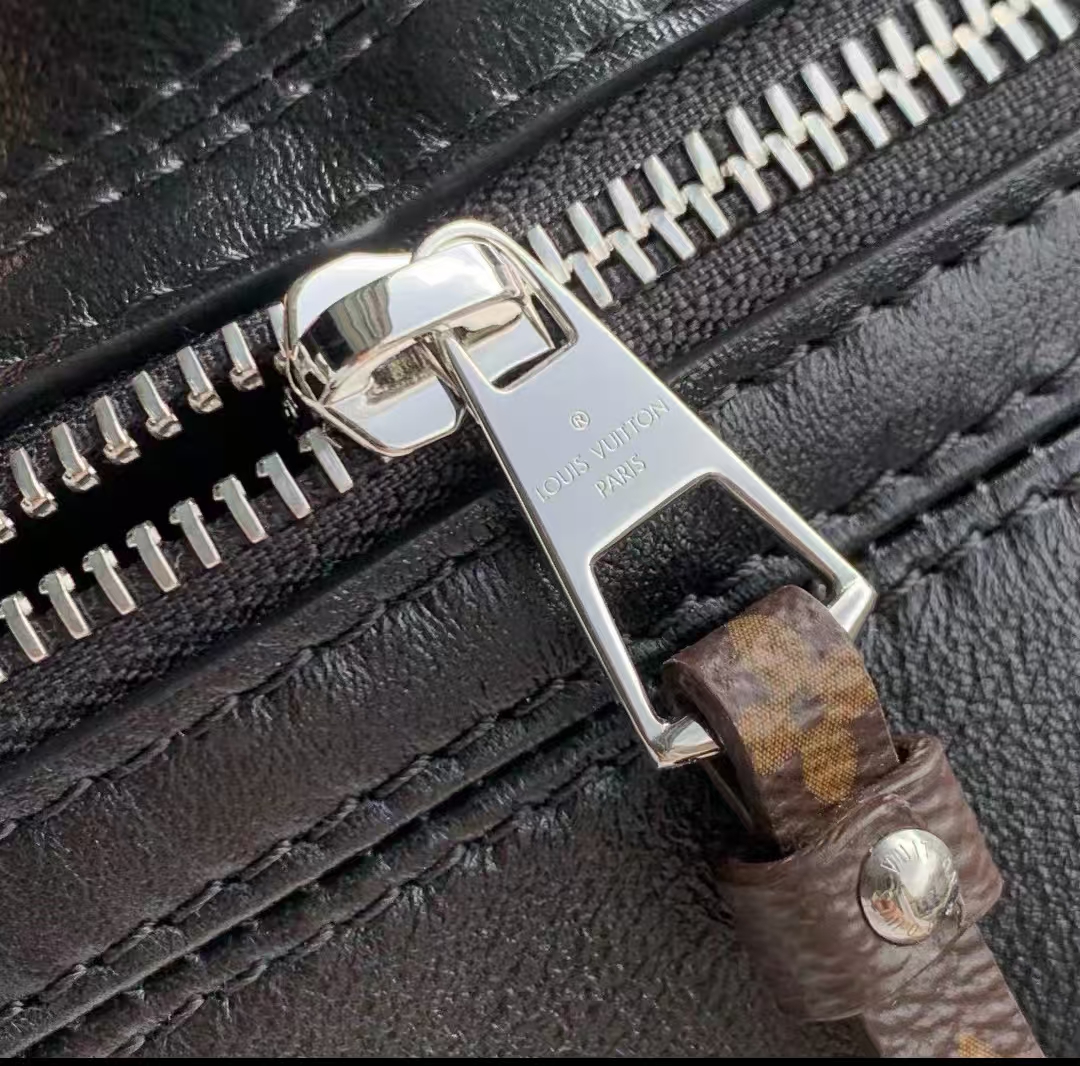 LOUIS VUITTON M14544 Pochette Vibe