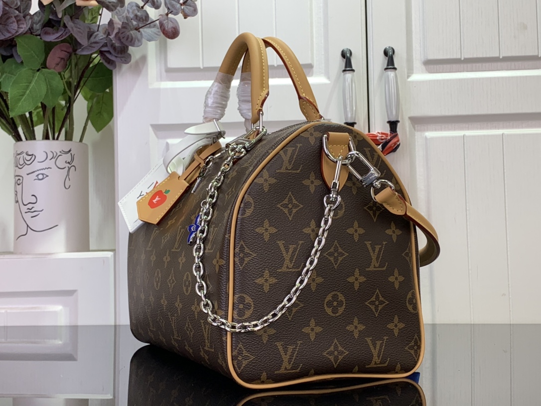 LOUIS VUITTON M12803 57th Street NYC Speedy Soft 30