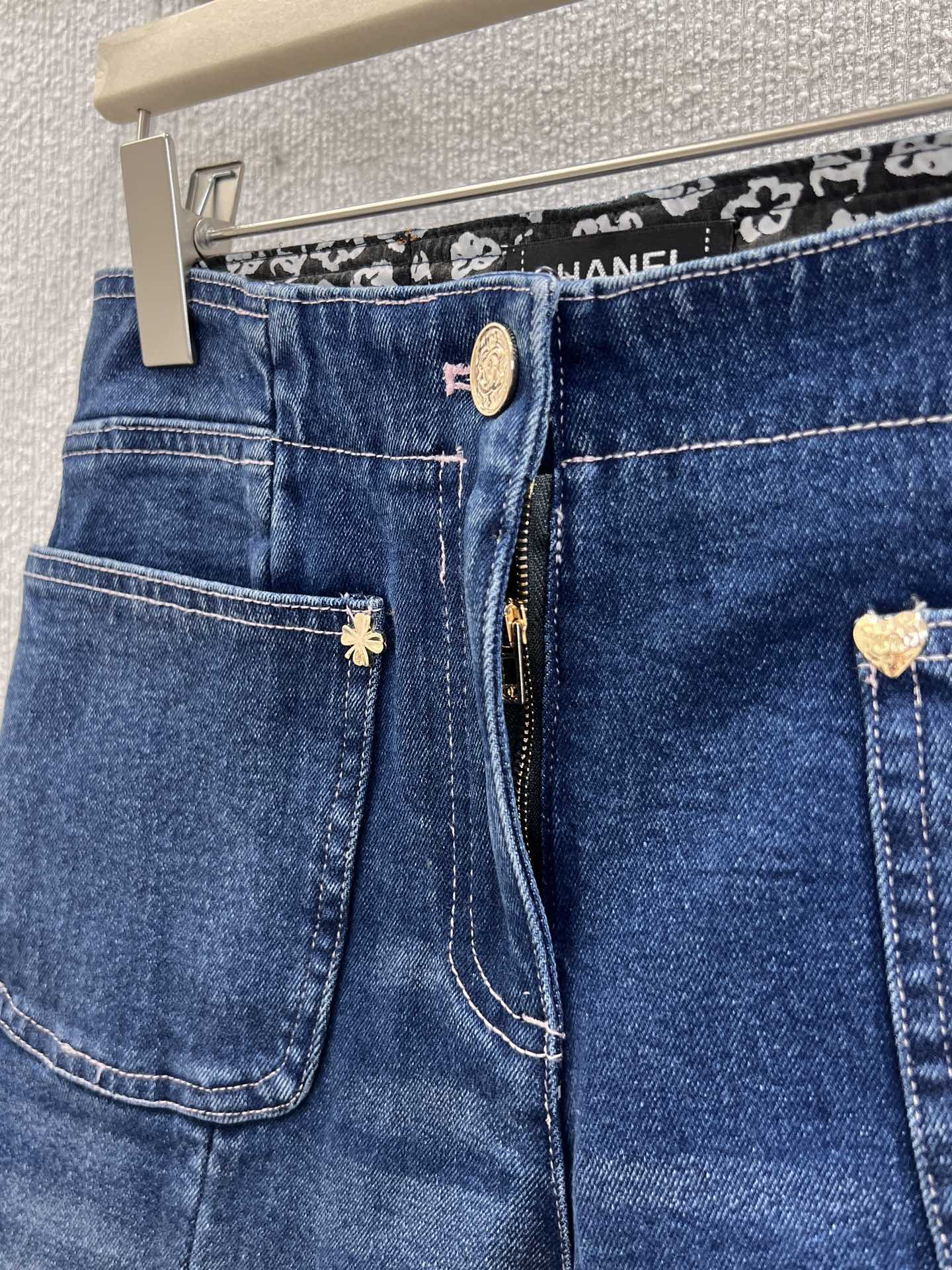 CHANEL Straight-Leg Jeans with Double Pockets