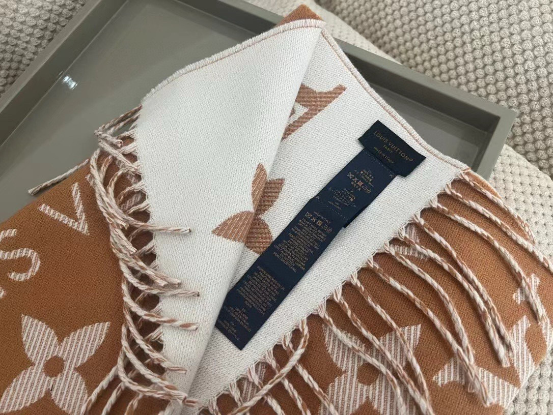 LOUIS VUITTON M78935 LV Essential Scarf