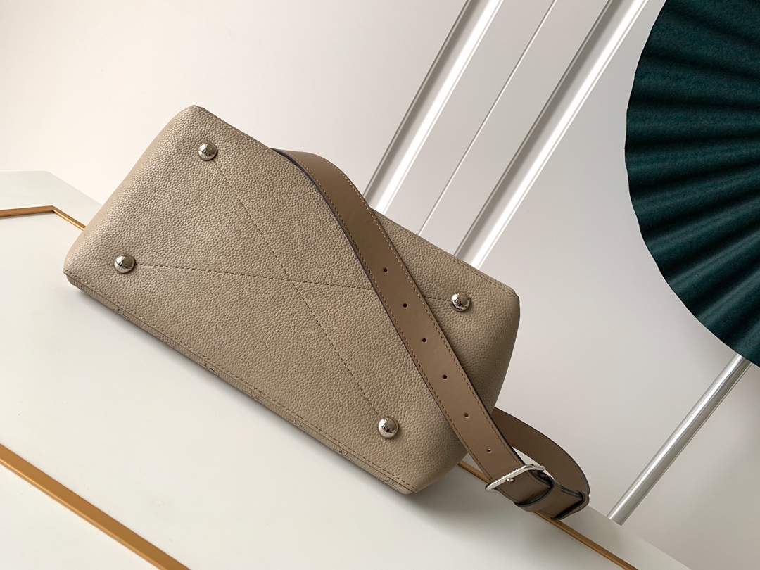 Louis Vuitton M56084 Beaubourg Hobo MM