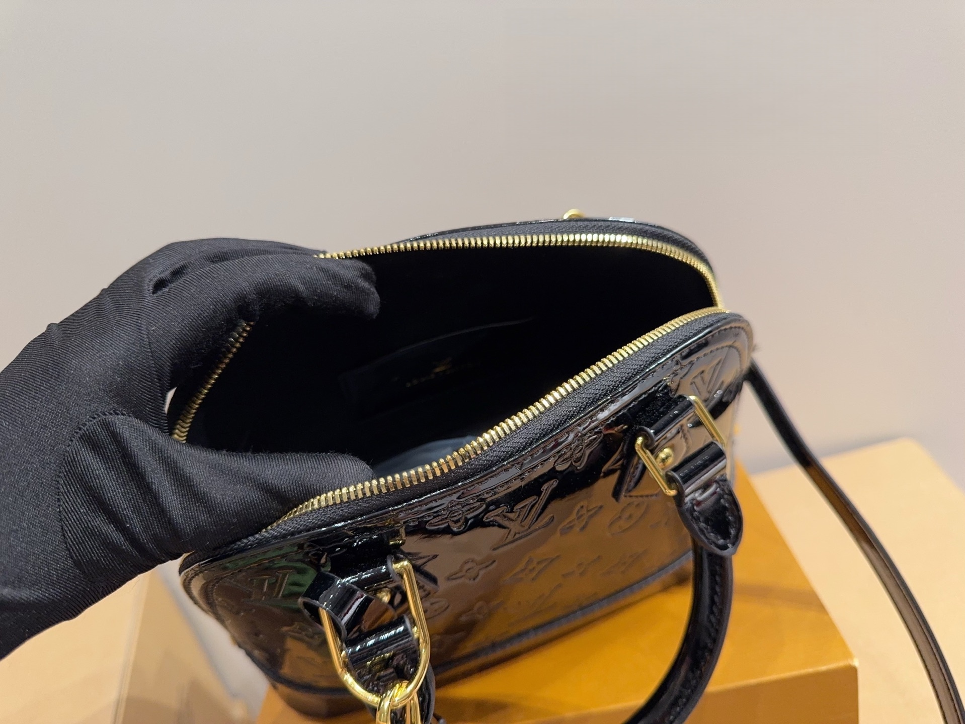 LOUIS VUITTON Monogram Vernis Alma BB Hand Shoulder Bag M90063 -gold