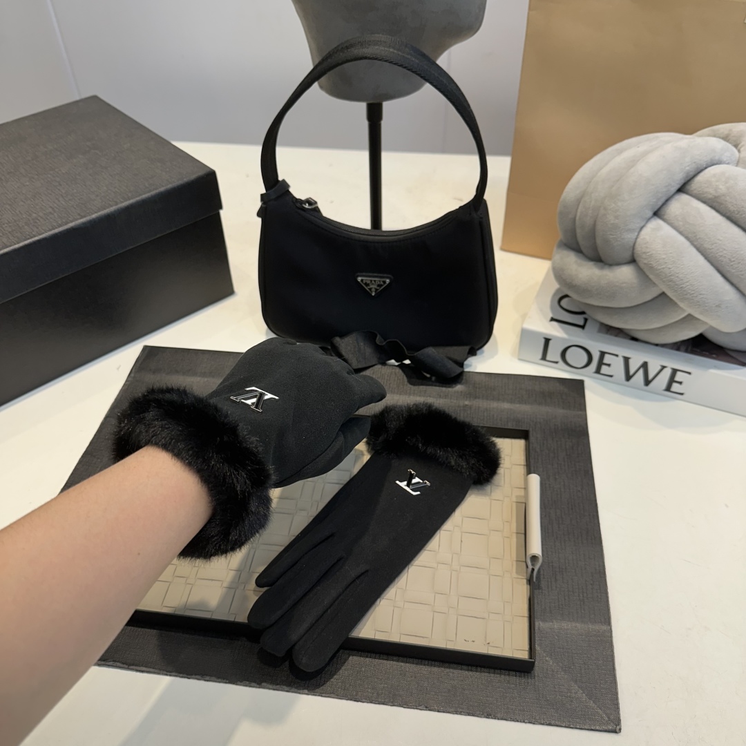 Louis Vuitton Wool Gloves