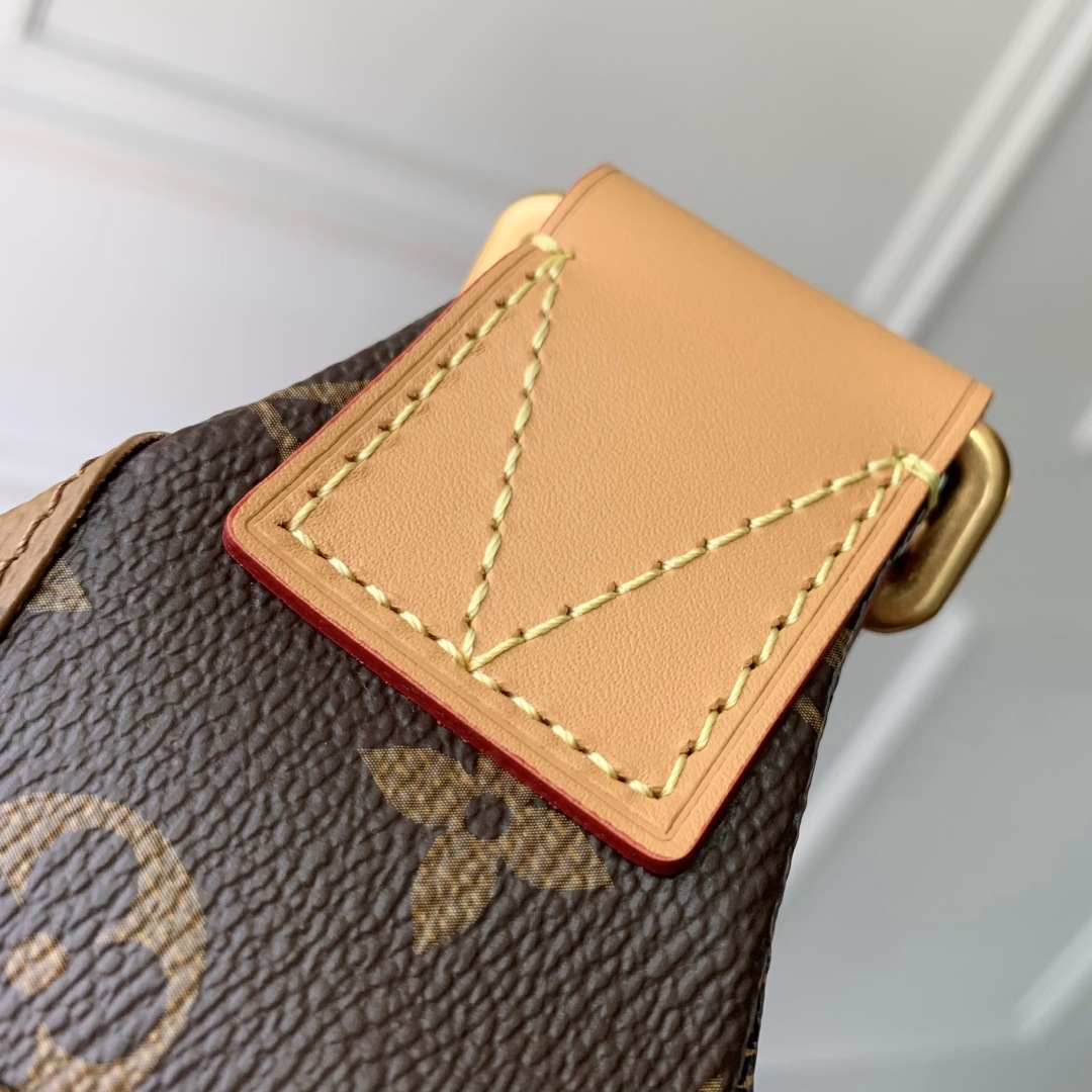 LOUIS VUITTON M15271 Rush Bumbag