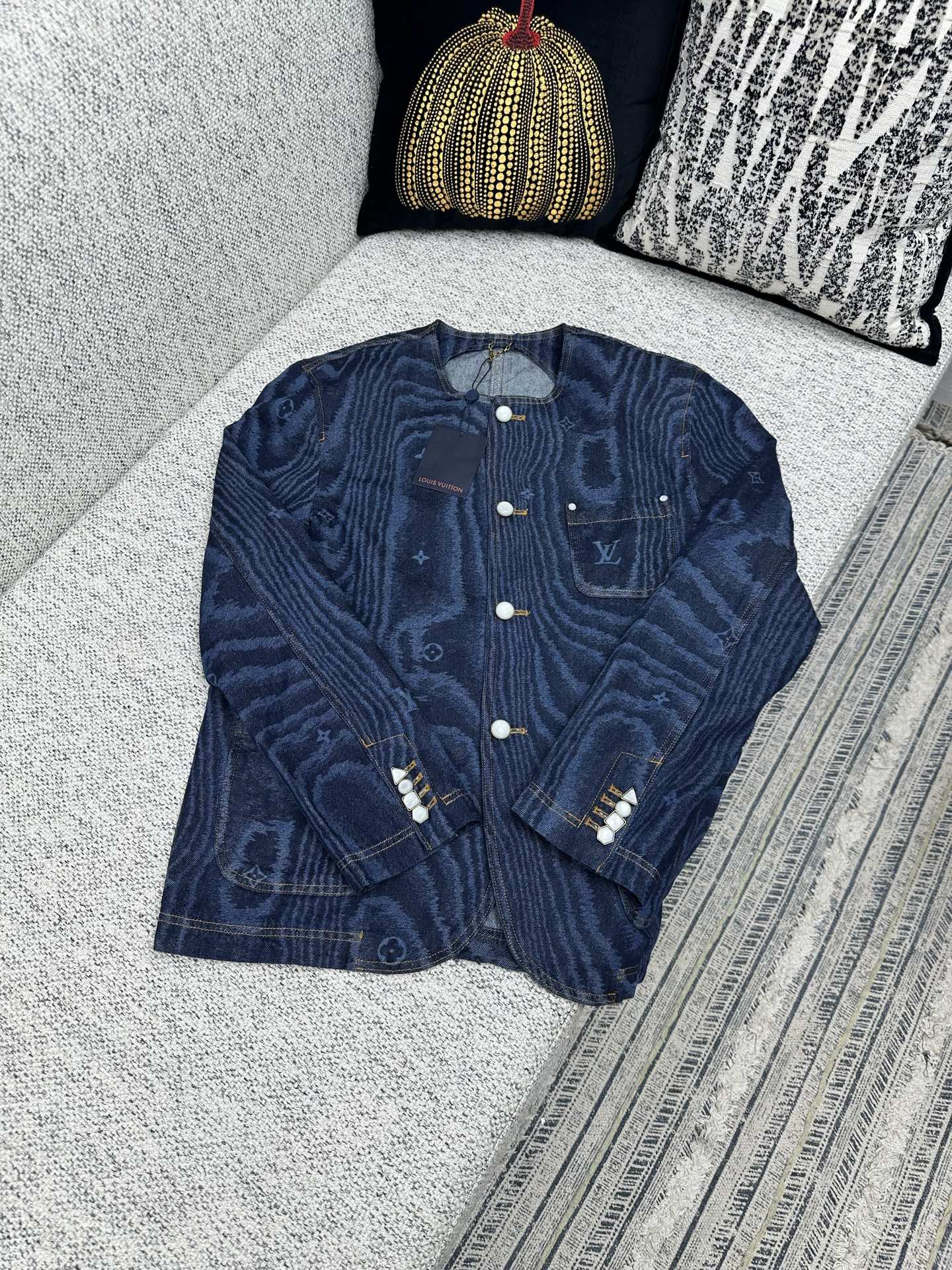 LOUIS VUITTON 1AHUXO Chic Collarless Denim Jacket
