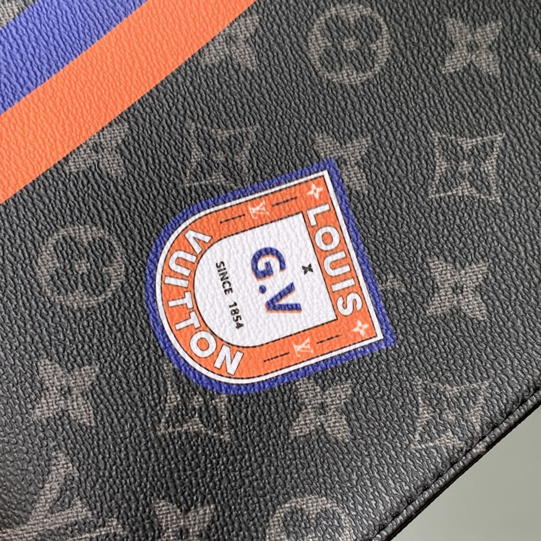 LOUIS VUITTON P01957 Customisable Trio Toilet Pouch Mon Monogram