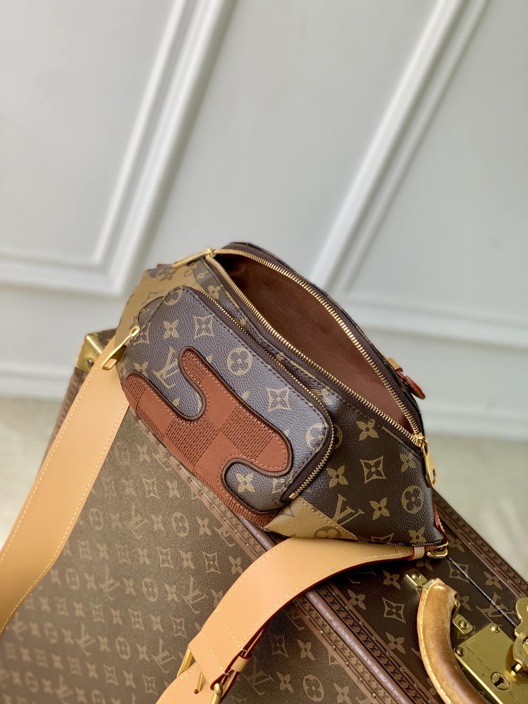 LOUIS VUITTON M15271 Rush Bumbag